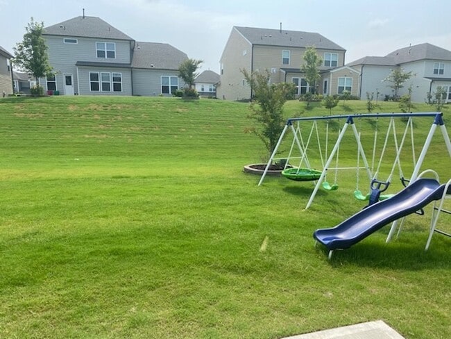 Building Photo - 439 Parlier Dr