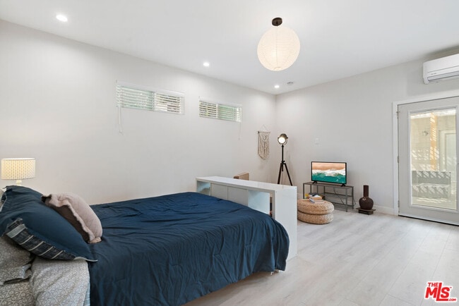 Building Photo - 5634 Ventura Canyon Ave