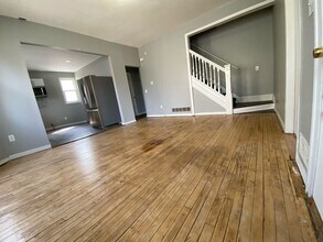 Building Photo - Beautiful 4 Bedroom 1.5 Bathroom Townhome in Minneapolis!