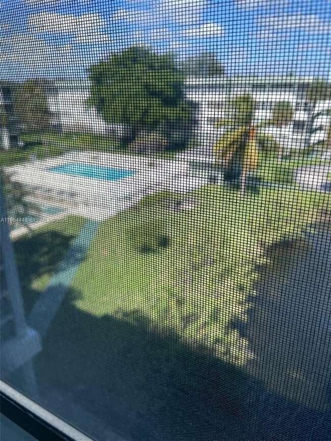 Building Photo - 2761 Taft St