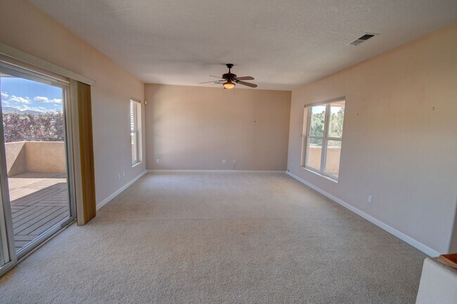 Building Photo - Beautiful NE Heights 3-4 Bedoom with Amazi...