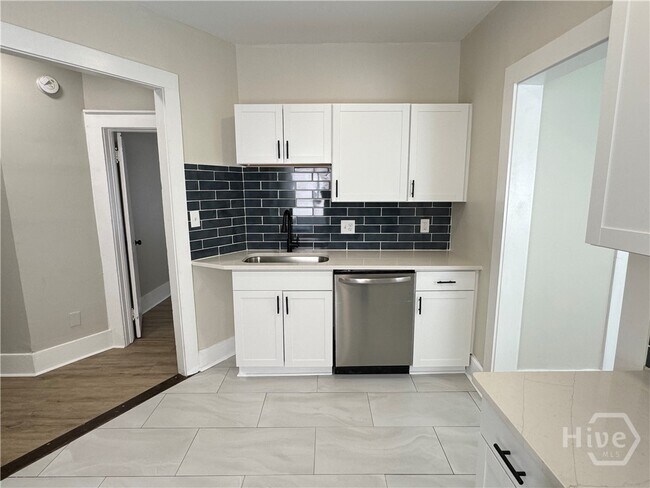 Building Photo - 1112 E Anderson St