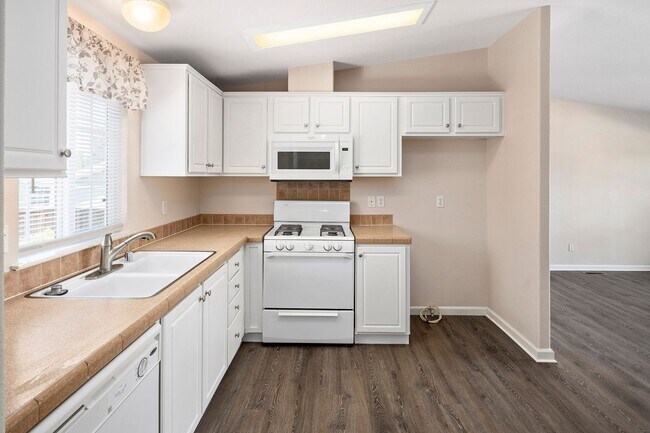 Building Photo - 307 N Poe St