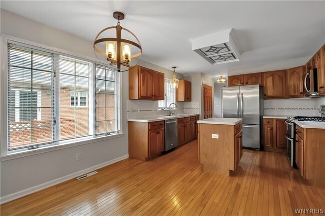 Building Photo - 6 St Charles Ct