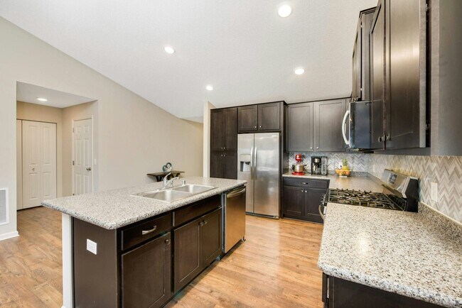 Building Photo - 15101 Emory Cir
