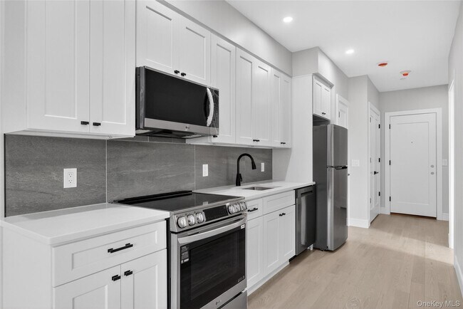 Building Photo - 10 Market St