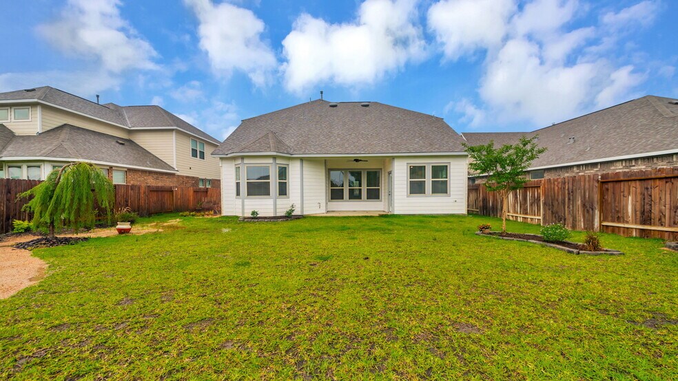 Building Photo - 31527 Westwood Rock Ln