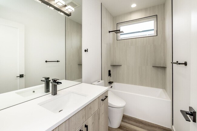Building Photo - Edgewood Stunner