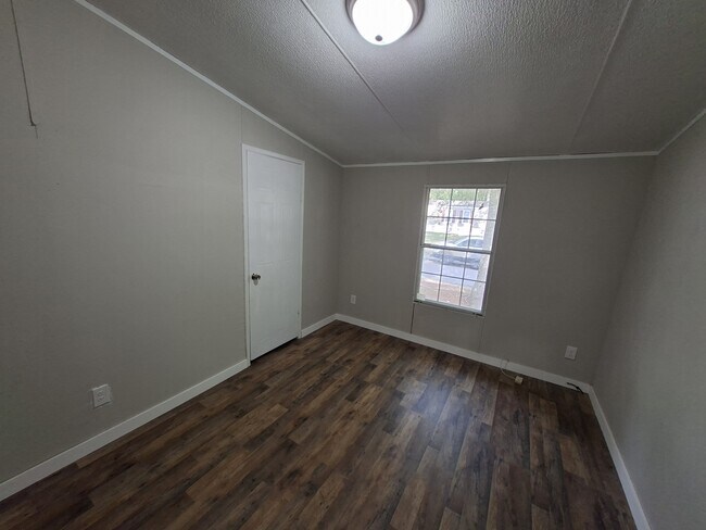 Building Photo - 111 Carnes Blvd