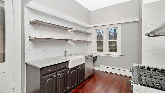 Building Photo - 346 E Prospect Ave