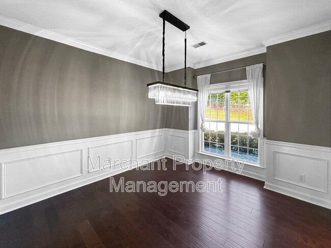 Building Photo - 6 Twickenham Dr