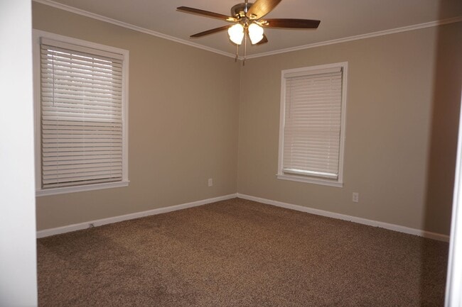 Building Photo - 1515 Kitchen St