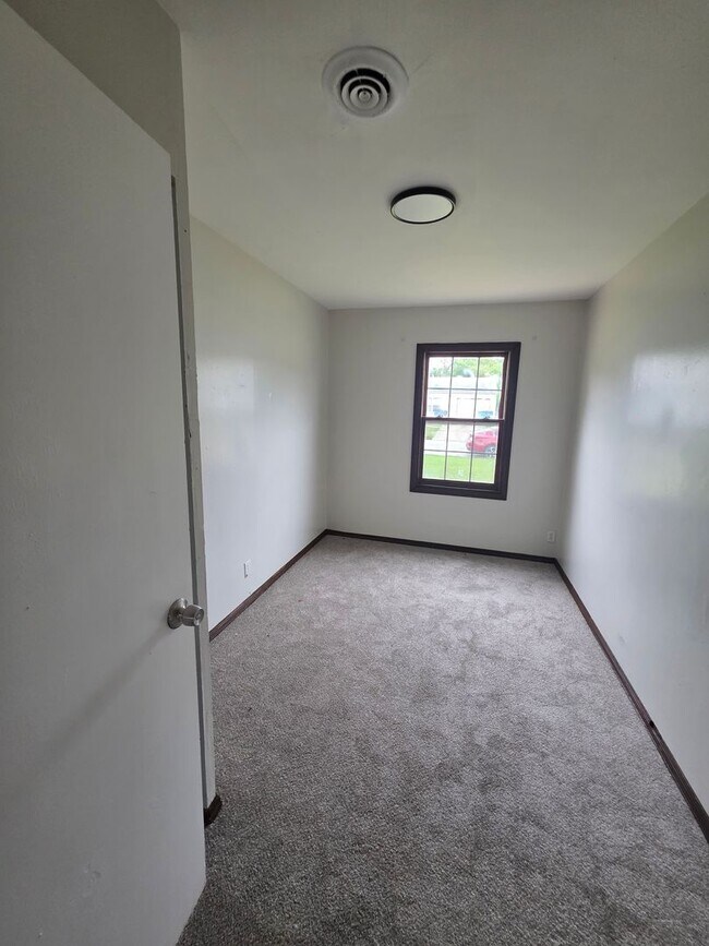 Building Photo - Nice 3BD/1BA
