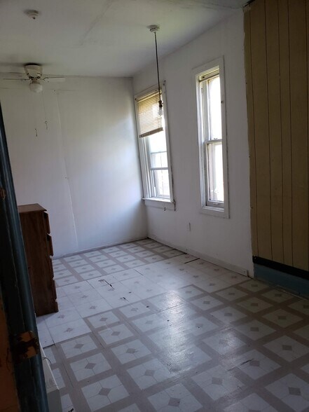 Building Photo - 3037 S Parnell Ave
