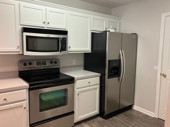 Building Photo - This is a 2 Bedroom, 2 Bathroom Completely...