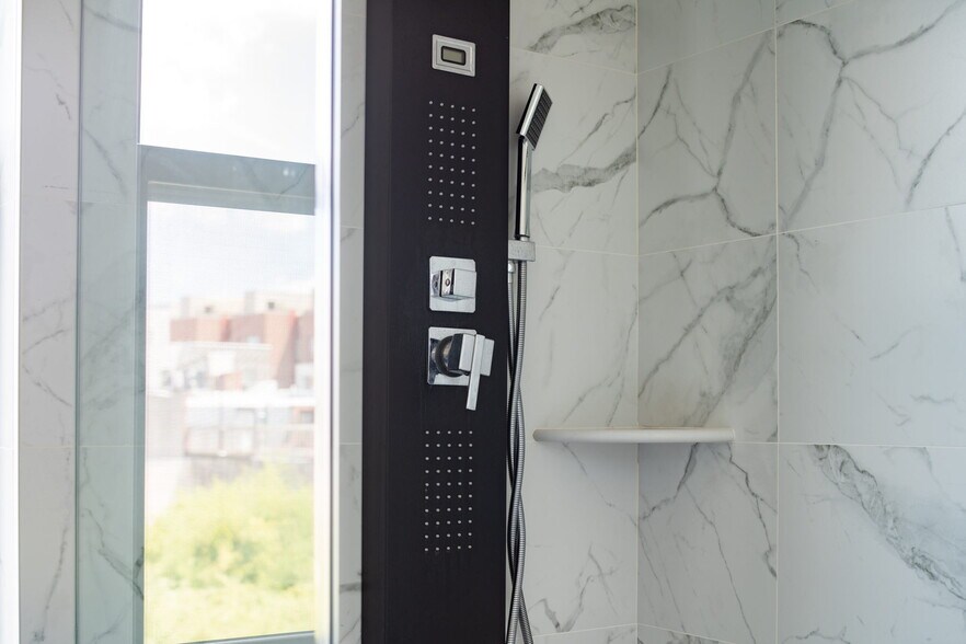 Building Photo - 930 N 2nd St