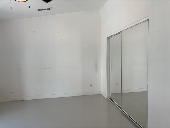 Building Photo - Coachella 4 Bedrooms Stunner