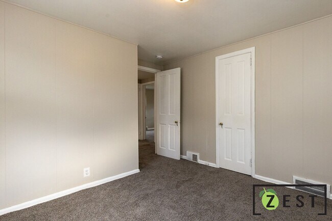 Building Photo - - BEAUTIFUL 3-BEDROOM 1 BATHROOM  April 11th 2-2:30 pm!
