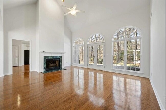 Building Photo - 4185 Waterford Dr