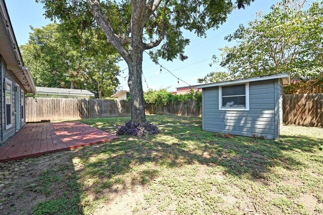 Building Photo - 3310 Bengston St