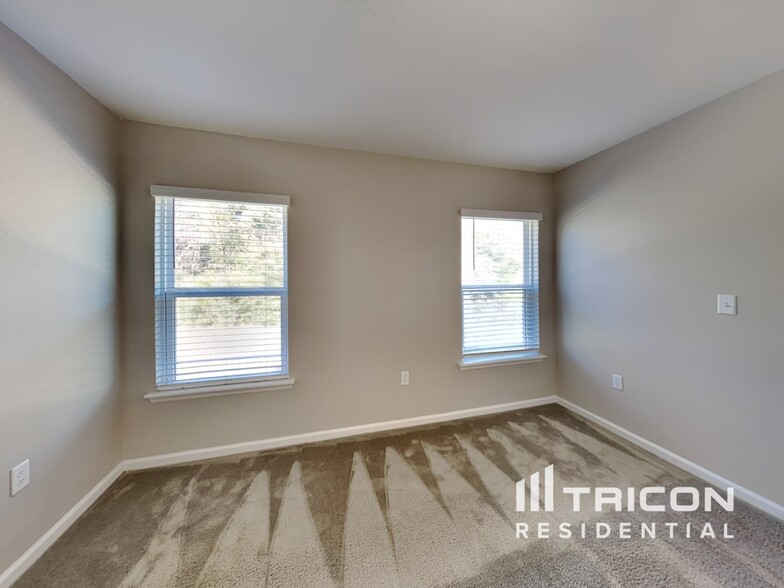 Building Photo - 217 Sawmill Landing Dr
