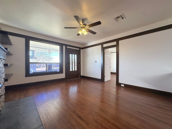 Building Photo - Updated Home with Historic Charm! 3bed/2 bath Refrig A/C across from Park! Water Included!