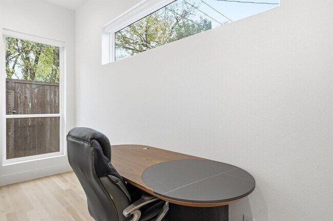 Building Photo - 3714 Highgrove Dr