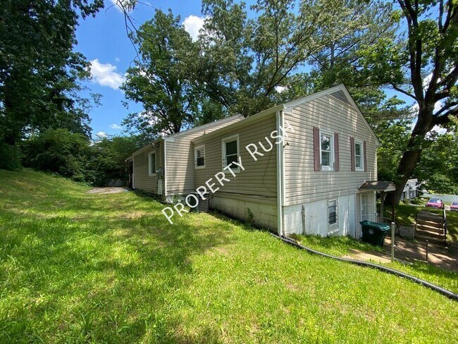 Building Photo - 1503 Pin Oak Dr