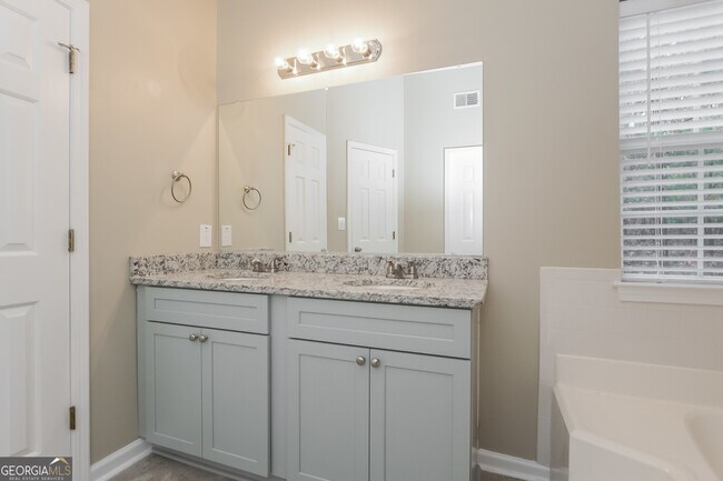 Building Photo - 3130 Lower Creek Dr
