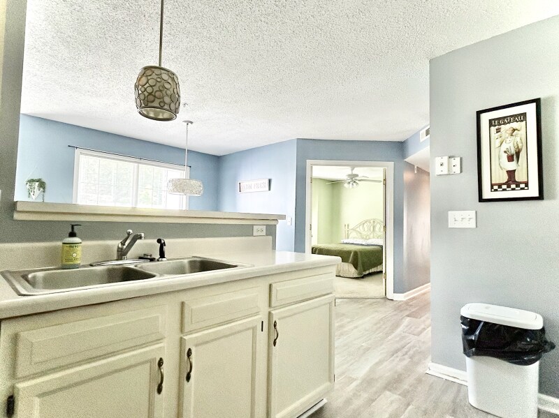 Building Photo - 412 Rivertree Ln