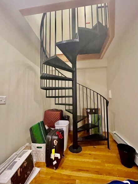 Building Photo - 21 Euston St