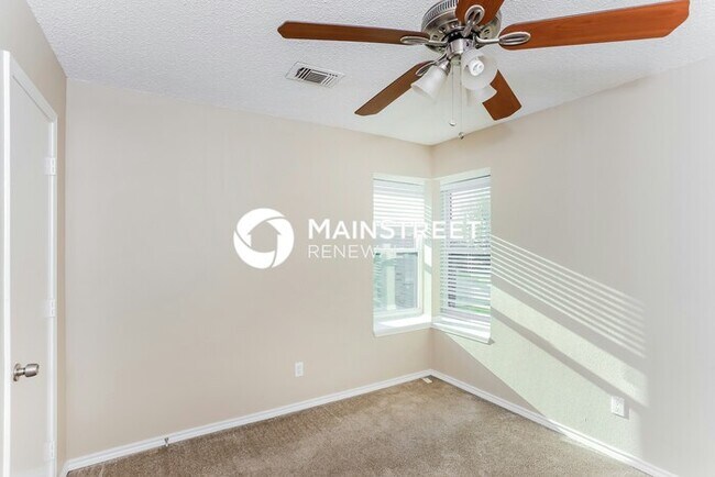 Building Photo - 3 Bedroom Pet-Friendly Home in Arlington, TX with Main Street Renewal