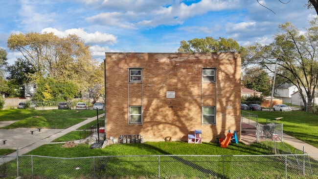 Building Photo - 1435 Hervey Ave