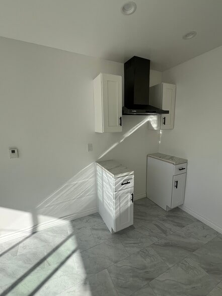 Building Photo - 5149 Arlington Ave