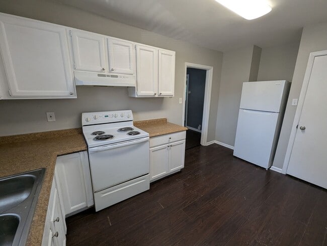 Building Photo - Pretty on Penfield - 3 Bedroom, 1 Bath Cha...