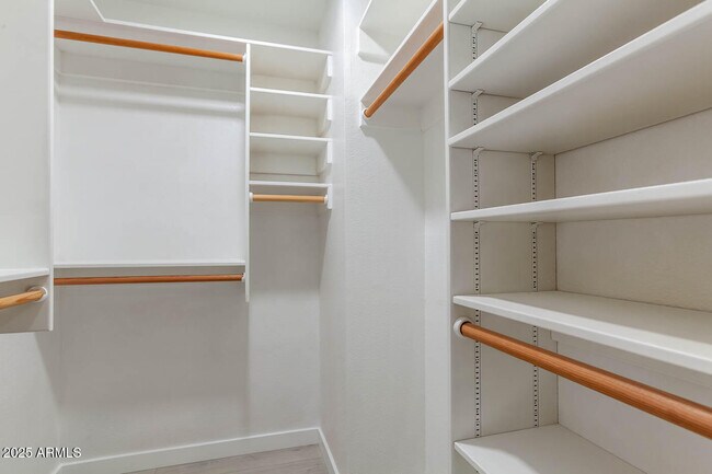 Building Photo - 7557 N Dreamy Draw Dr