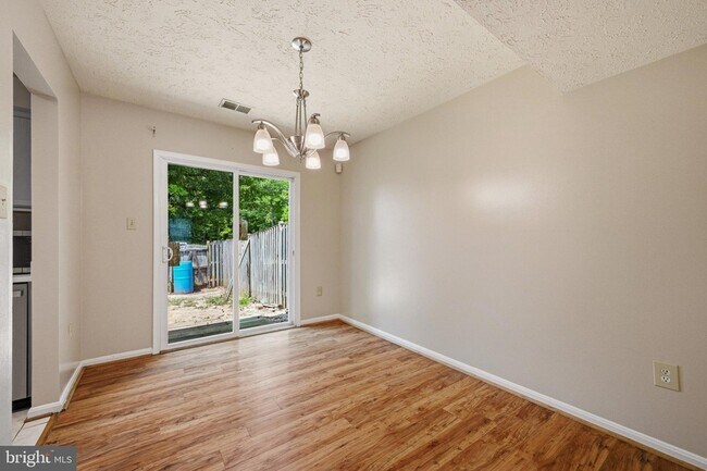 Building Photo - 16 Meadowside Ct