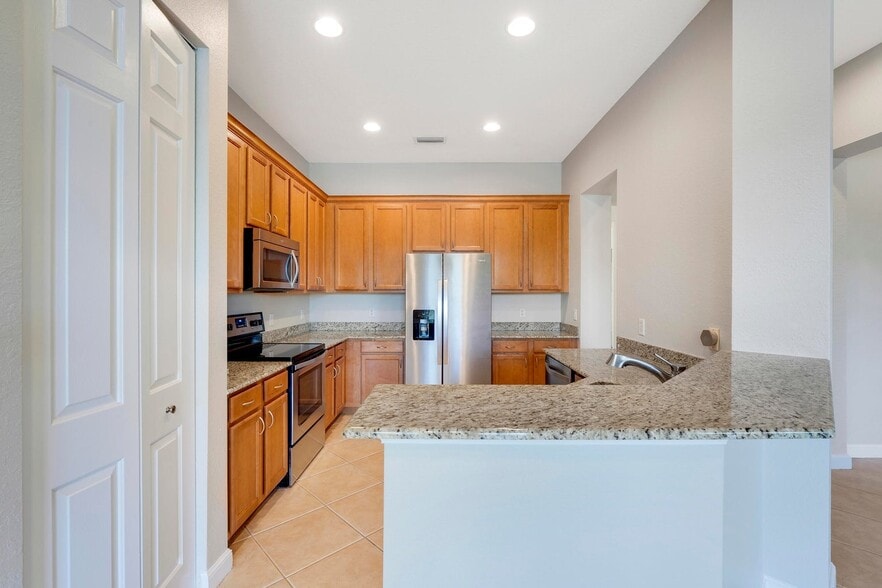 Building Photo - 881 Marina del Ray Ln