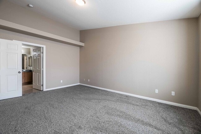 Building Photo - 2 BEDROOM CONDO W/ ATTACHED GARAGE FOR LEA...