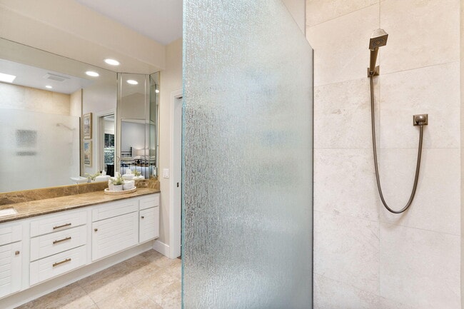 Building Photo - 47210 Heliotrope Dr