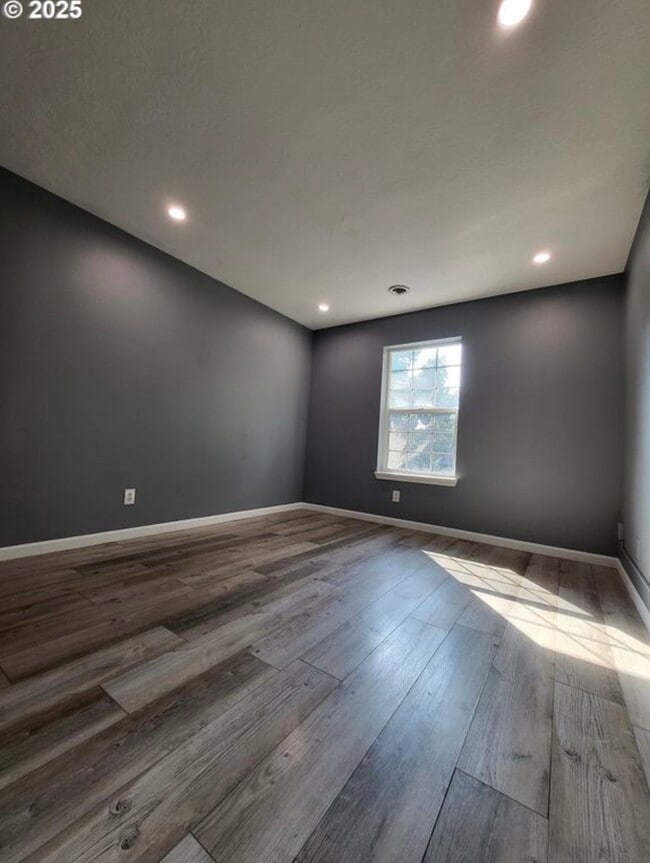 Building Photo - 2114 SE 60th Ave