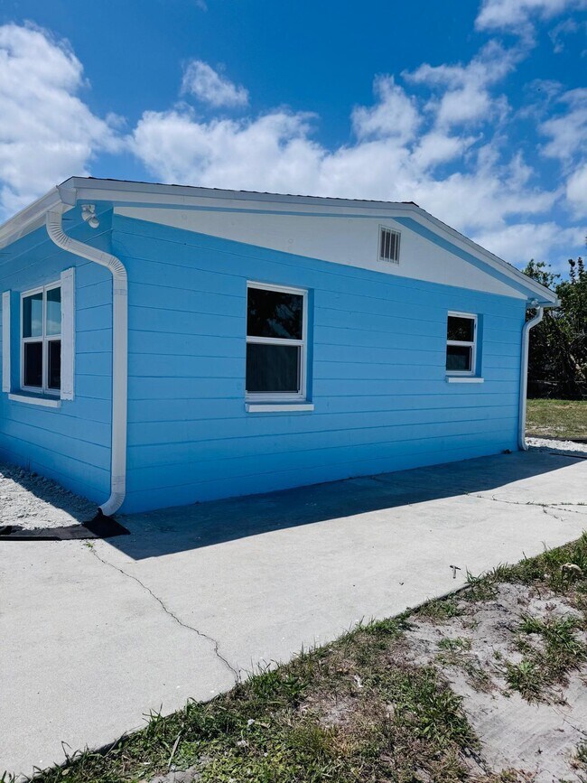 Building Photo - 517 N 25th St