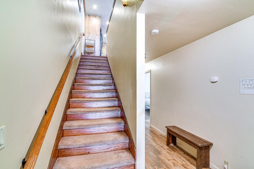 Building Photo - 3688 Paradise Ave