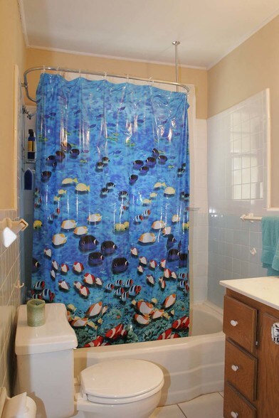 HALL BATH - 2219 Terrace Way