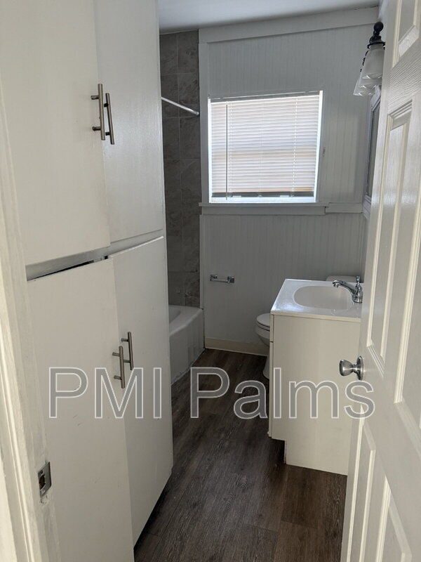 Building Photo - 2412 51st Ave N