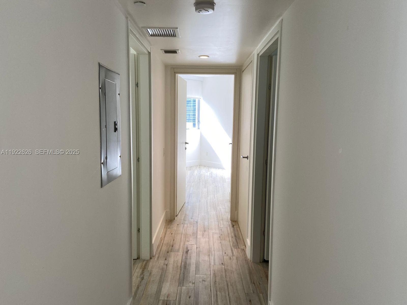 Building Photo - 1300 Brickell Bay Dr