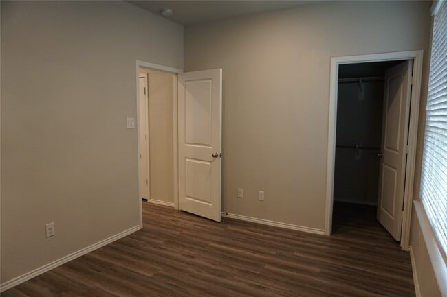 Building Photo - 10197 Barberry St