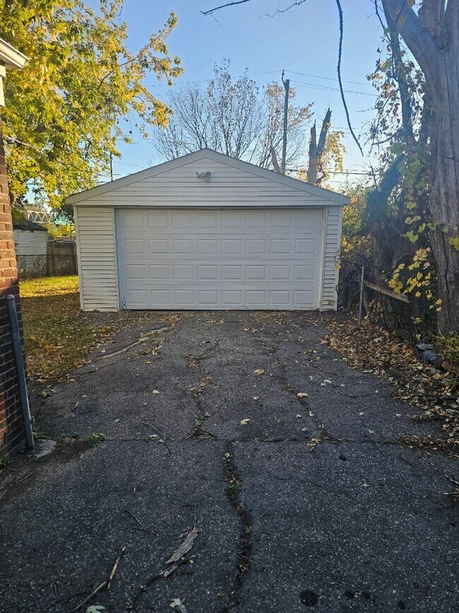 Building Photo - Charming 3-Bedroom Home and 1 Bath for Rent!