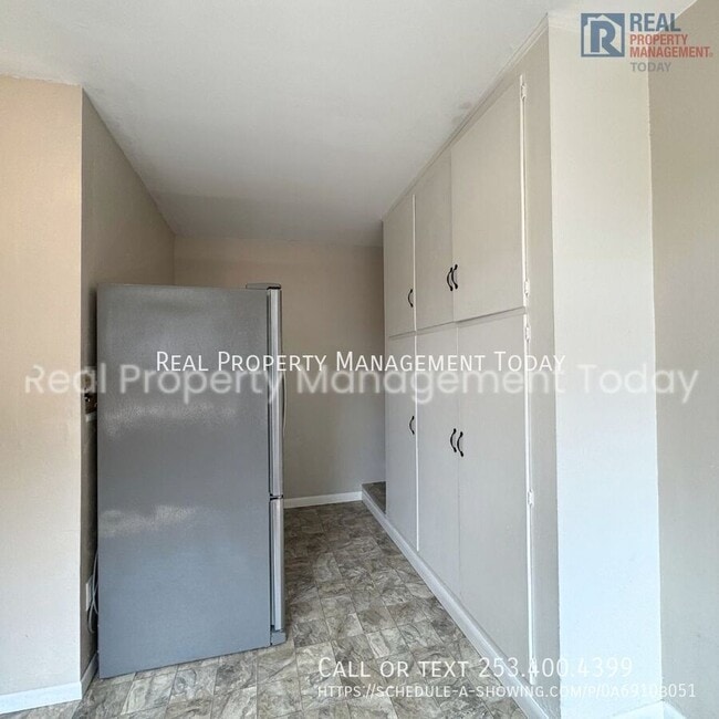 Building Photo - 3122 S 11th St