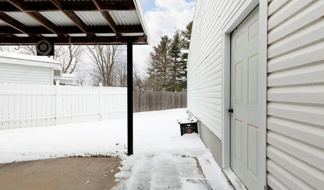 Building Photo - 324 Butterfield Ave